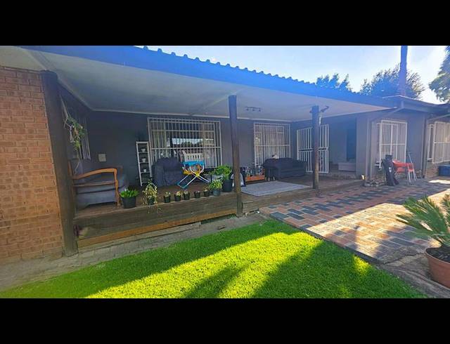 4 BEDROOM HOUSE FOR SALE IN THE REEDS